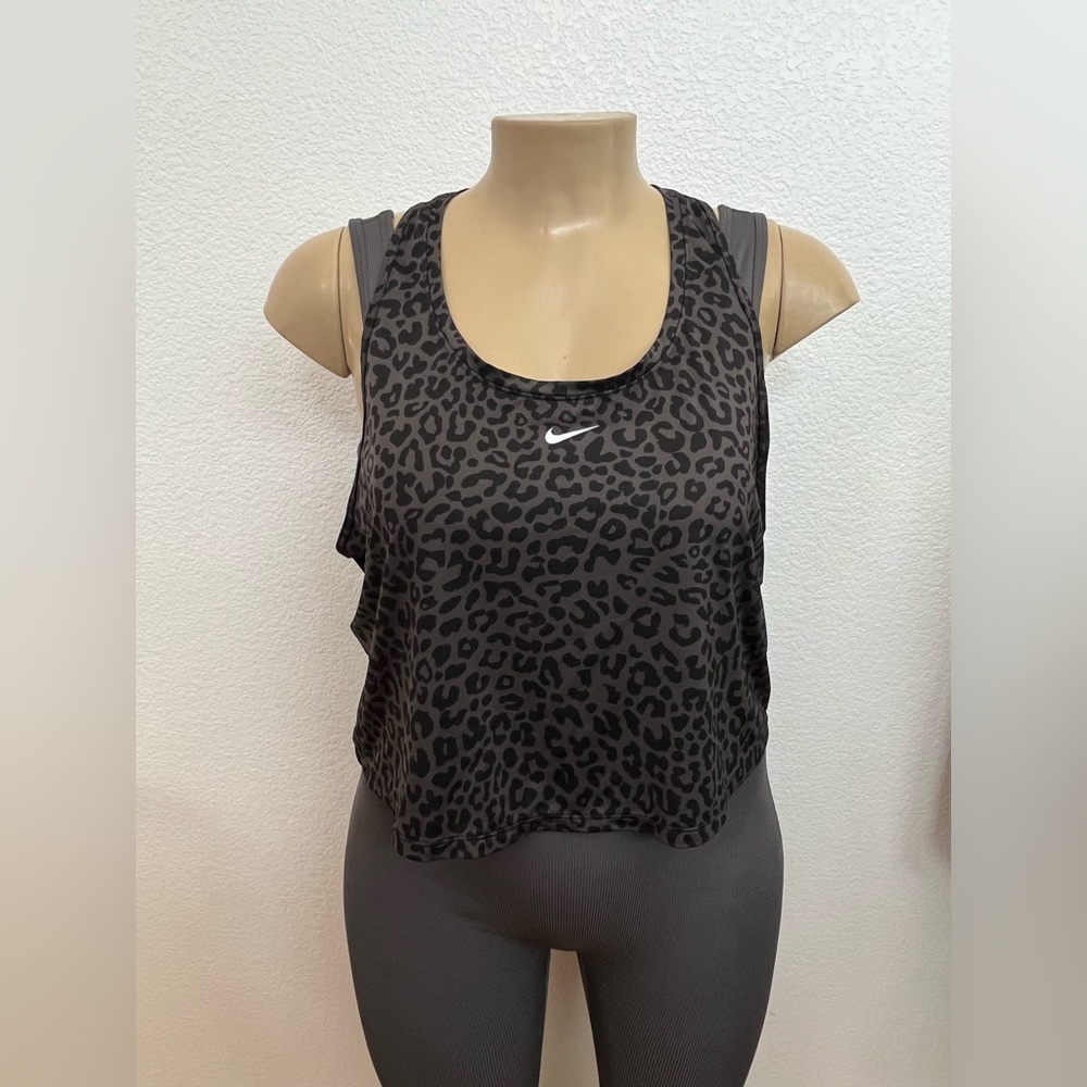 Nike Women's 1x Gray/Black Dri-Fit One Slim Fit Plus‎ Leopard Print Tank Top.